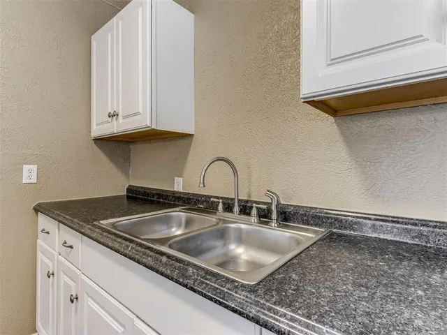 Photo 8 — 508 W Lockheed Drive, Midwest City, OK 73110