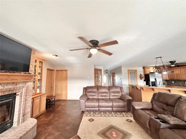 Photo 3 — 32917 New Hope Road, Tecumseh, OK 74873