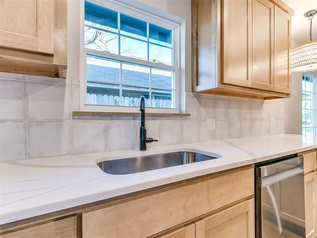 Photo 9 — 305 W 7th Street, Edmond, OK 73003