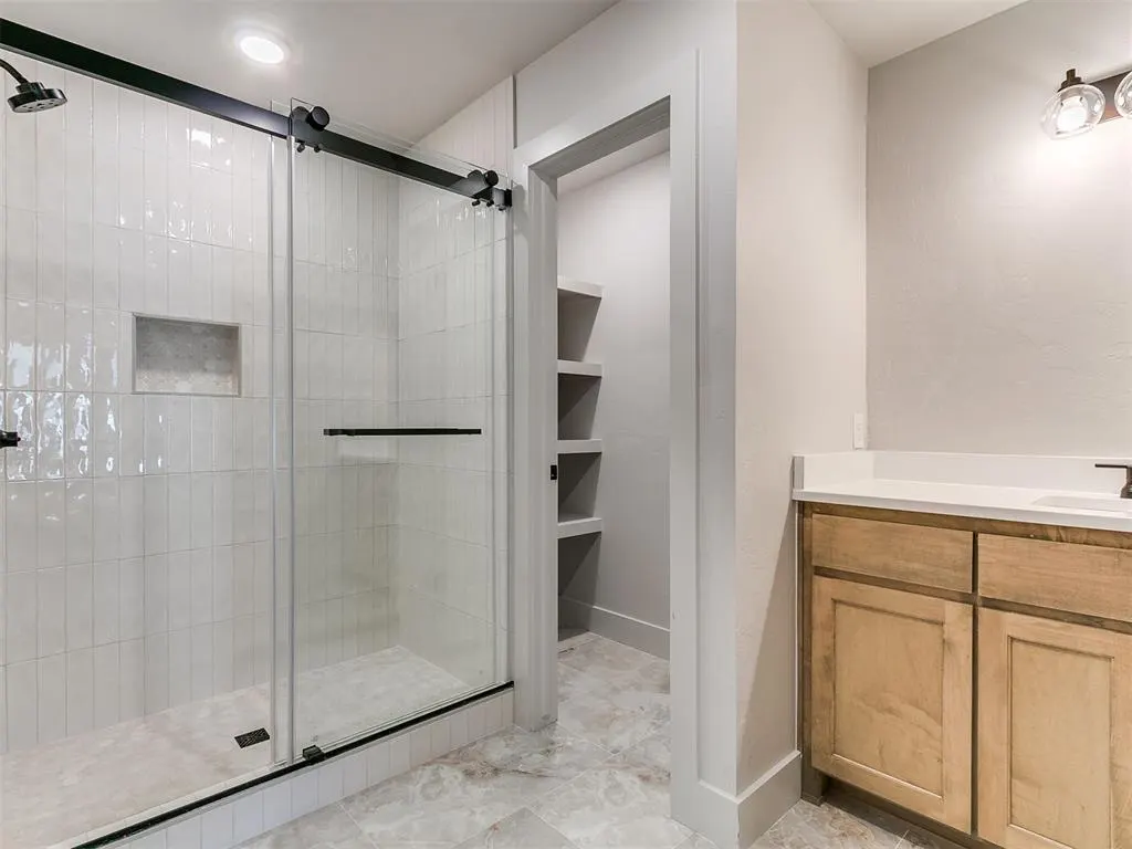 Photo 21 — 305 W 7th Street, Edmond, OK 73003