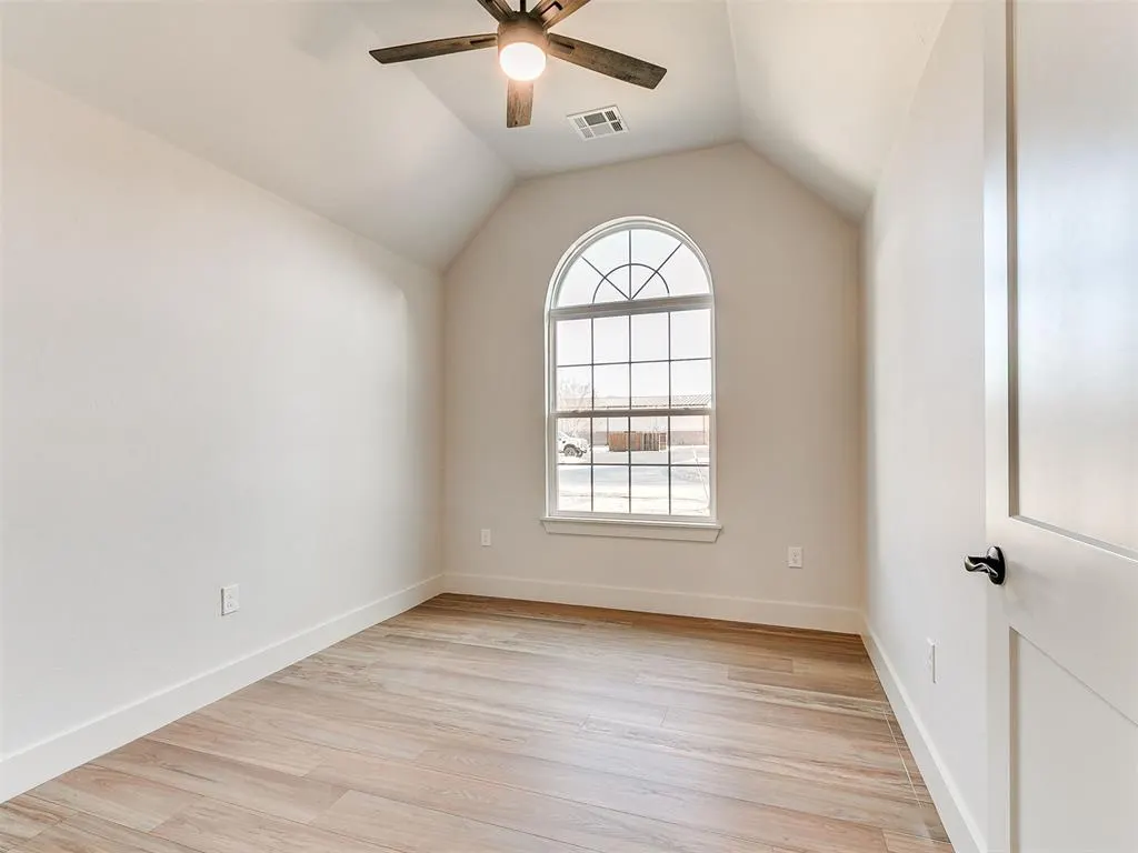 Photo 31 — 305 W 7th Street, Edmond, OK 73003