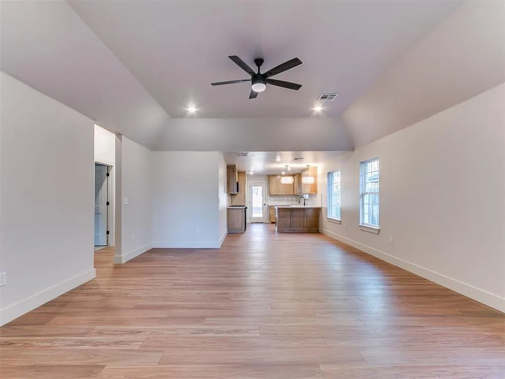 Photo 34 — 305 W 7th Street, Edmond, OK 73003