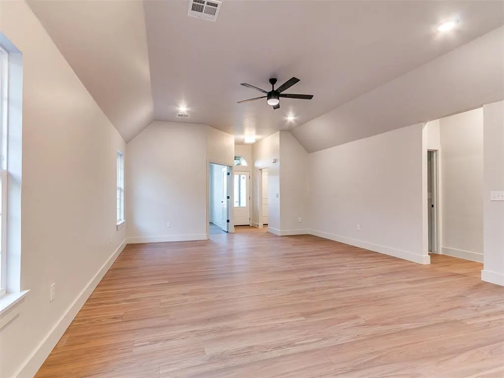 Photo 36 — 305 W 7th Street, Edmond, OK 73003