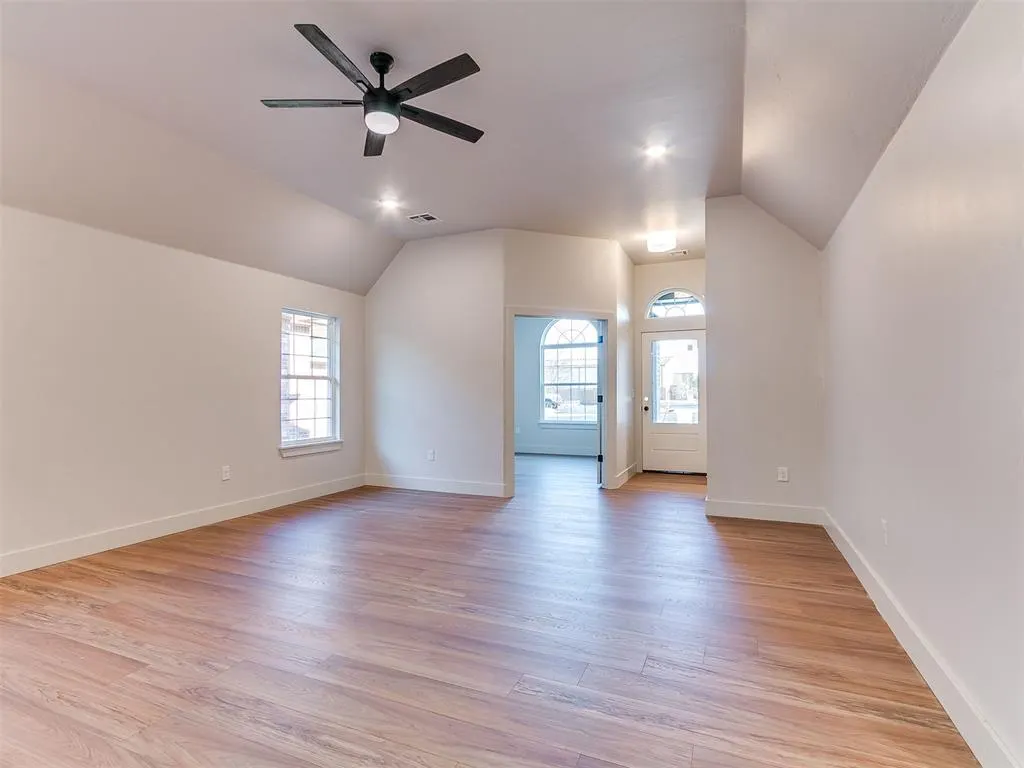 Photo 37 — 305 W 7th Street, Edmond, OK 73003