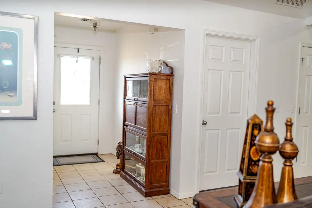 Photo 5 — 112 Hunter Hill Drive, Elk City, OK 73644
