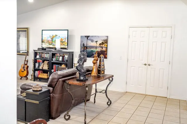 Photo 7 — 112 Hunter Hill Drive, Elk City, OK 73644