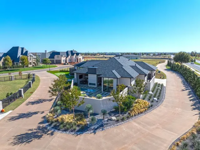 Photo 3 — 5820 Promenade Square, Oklahoma City, OK 73142
