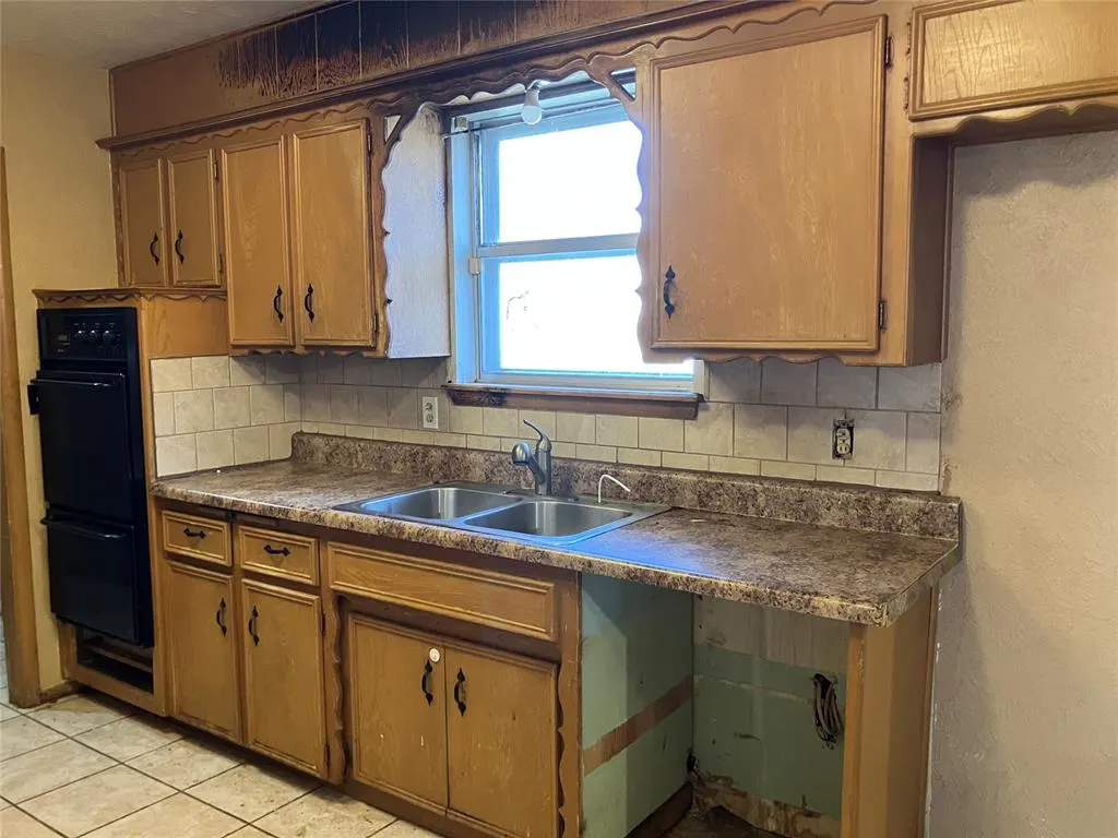 Photo 12 — 3220 Hilltop Road, Midwest City, OK 73110
