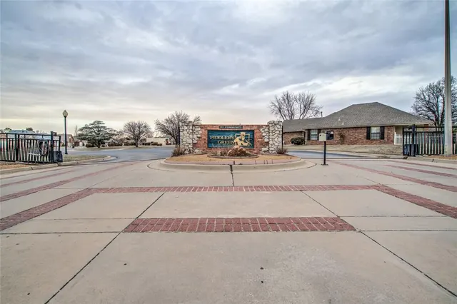 Photo 3 — 924 Heather Glen Terrace, Norman, OK 73072