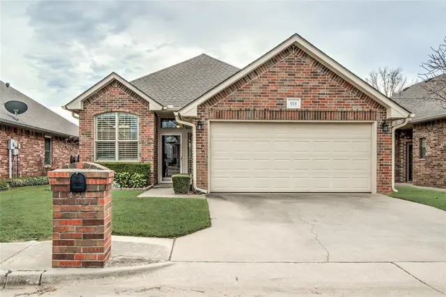 Photo 2 — 924 Heather Glen Terrace, Norman, OK 73072
