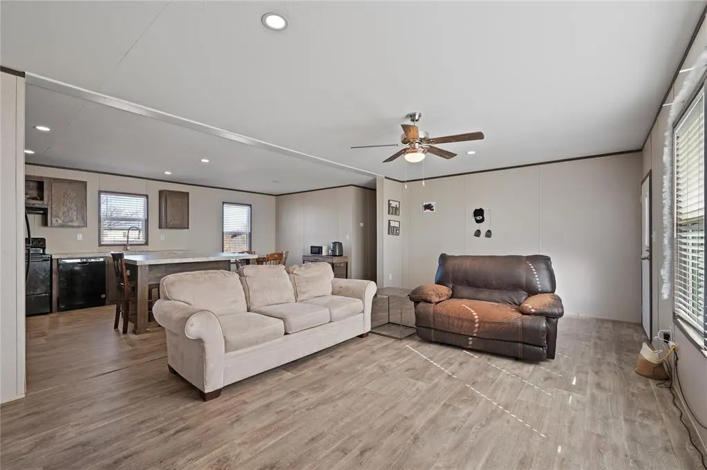 Photo 2 — 12201 Meadowlake, Guthrie, OK 73044