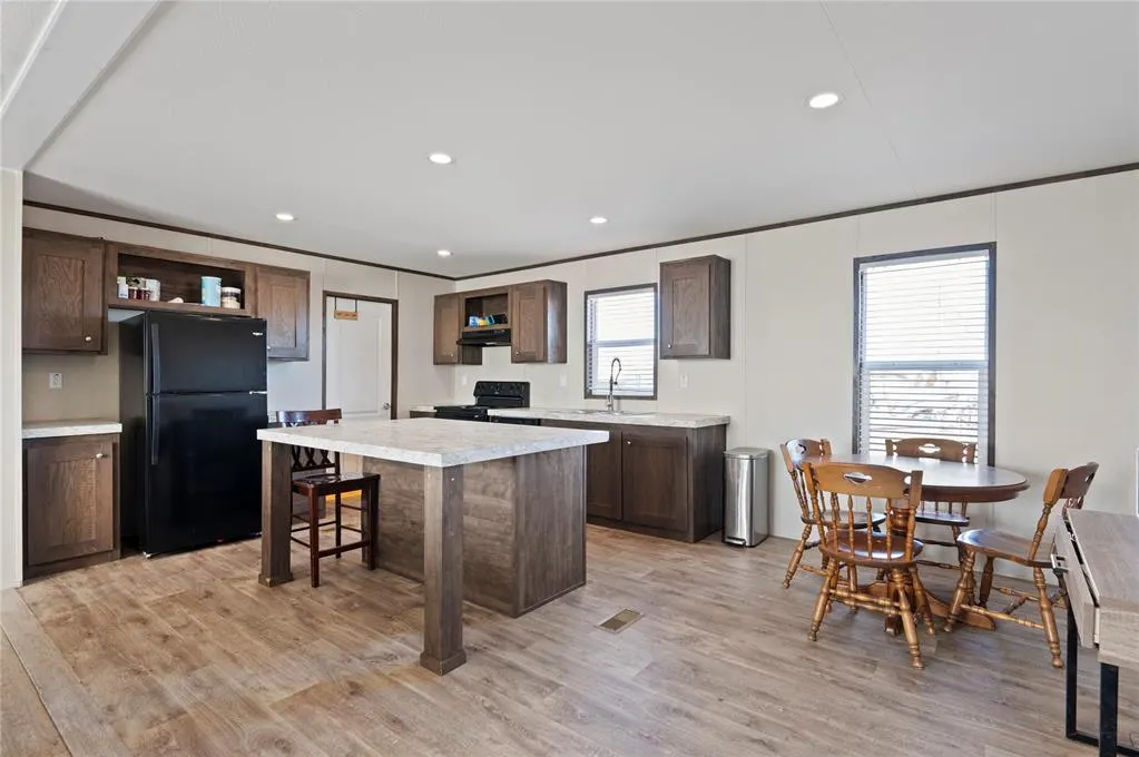 Photo 4 — 12201 Meadowlake, Guthrie, OK 73044