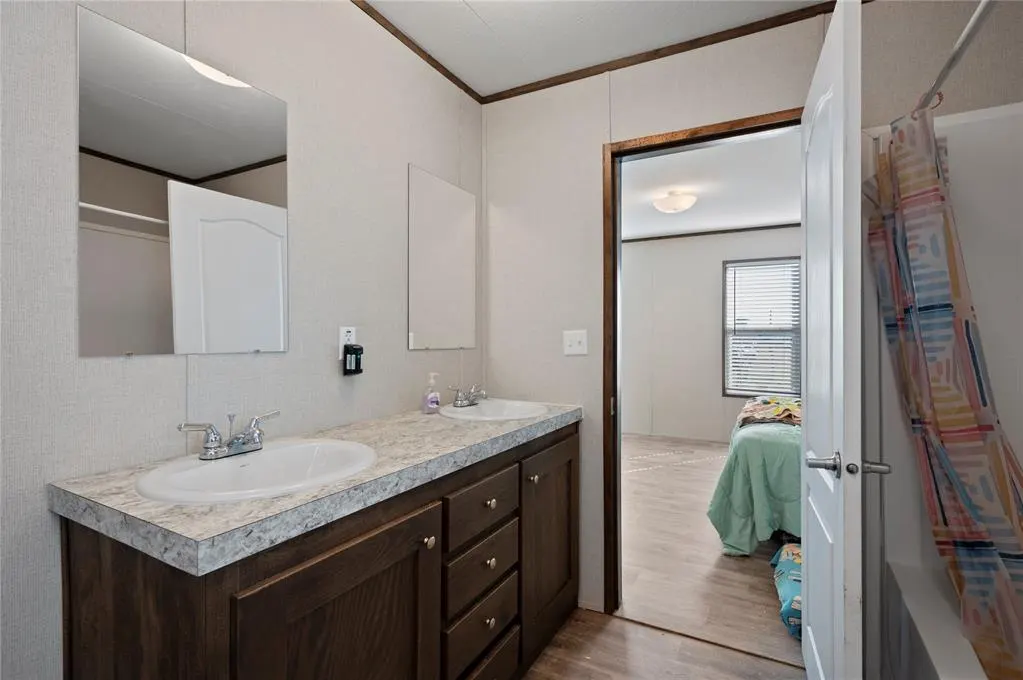 Photo 11 — 12201 Meadowlake, Guthrie, OK 73044