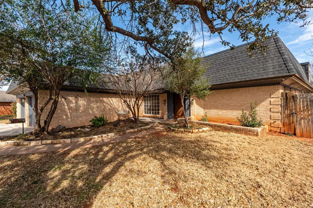 Photo 2 — 2808 NW 115th Place, Oklahoma City, OK 73120