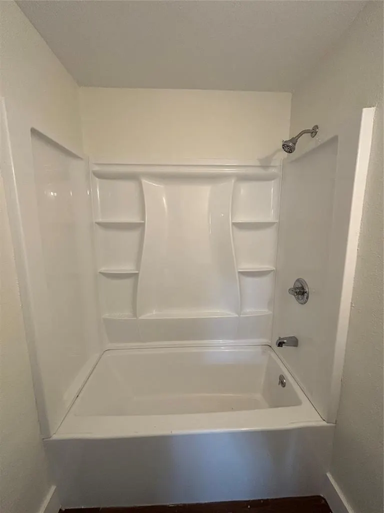 Photo 11 — 304 Saturn Street, Altus, OK 73521