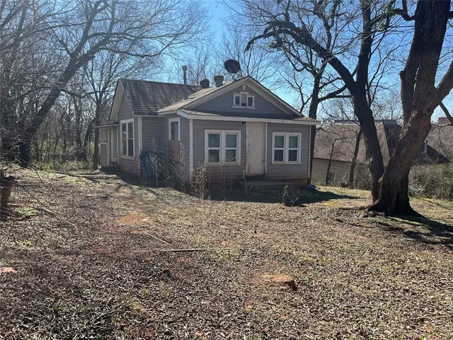 Front exterior — 407 E 7th Street, Chandler, OK 74834