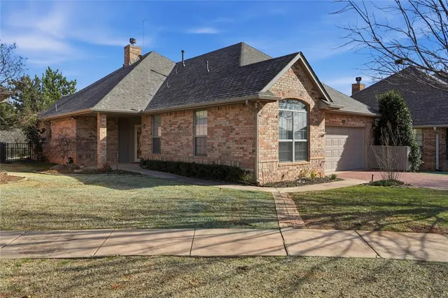 Photo 2 — 3916 Tamarac Court, Edmond, OK 73003