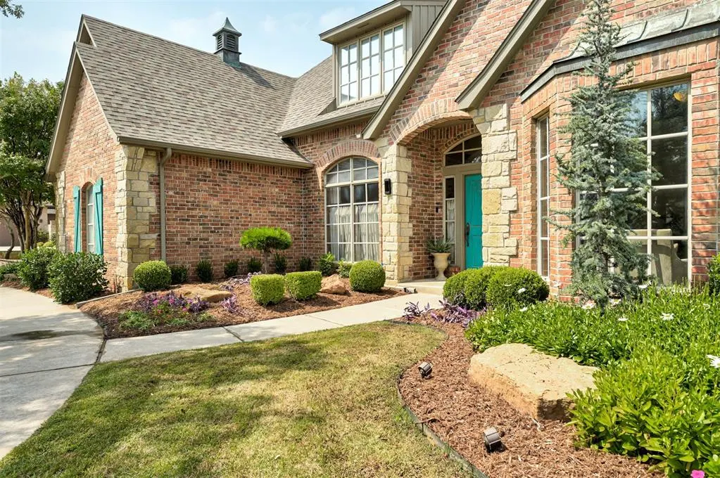 Photo 2 — 12701 Downsview Lane, Oklahoma City, OK 73142