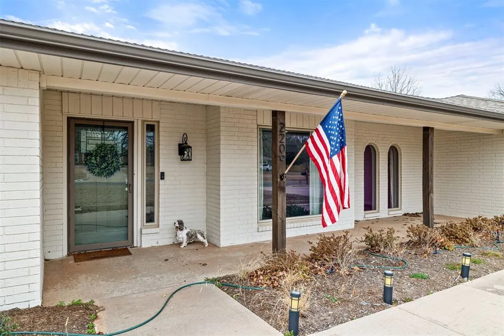 Photo 3 — 2209 Sunset Drive, Duncan, OK 73533