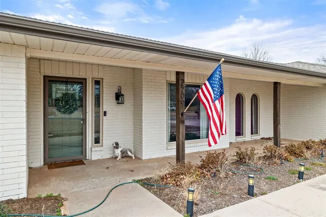 Photo 3 — 2209 Sunset Drive, Duncan, OK 73533