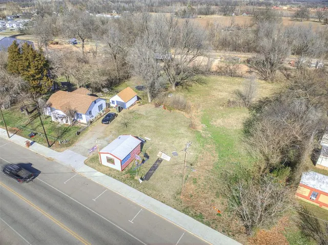 Photo 2 — 1834 Church Avenue, Harrah, OK 73045