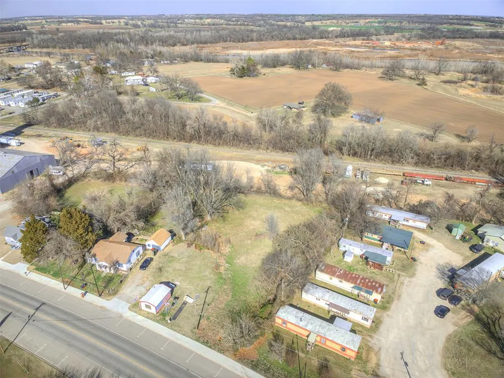 Photo 9 — 1834 Church Avenue, Harrah, OK 73045