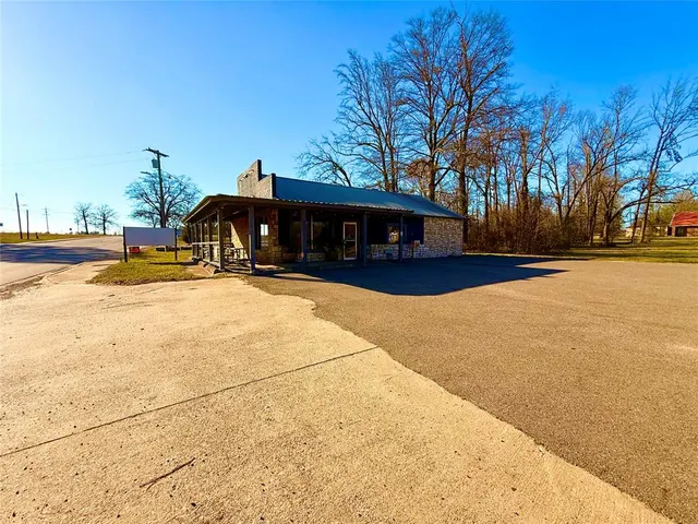 Photo 2 — 505 E Martin Luther King Highway, Idabel, OK 74728