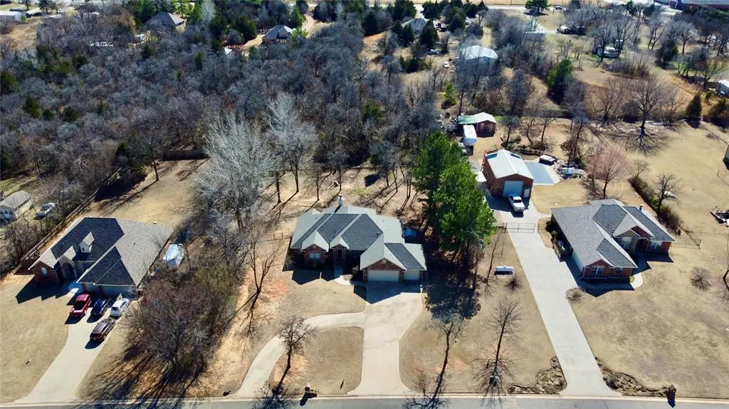 Photo 48 — 18102 Timber Valley, Choctaw, OK 73020
