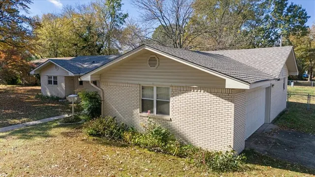 Photo 3 — 501 SE Avenue J, Idabel, OK 74745