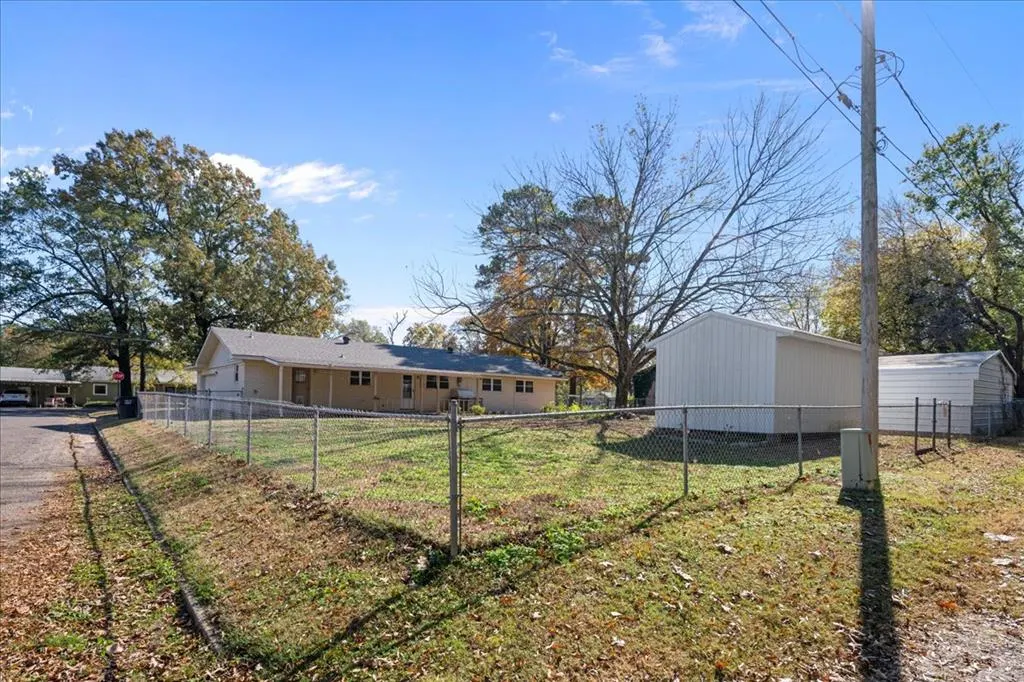 Photo 29 — 501 SE Avenue J, Idabel, OK 74745