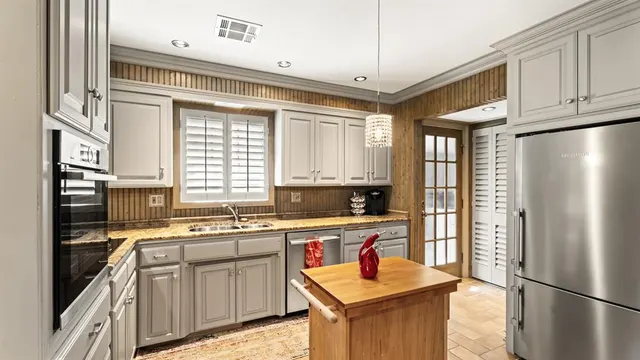 Photo 7 — 3112 Elmwood Avenue, Oklahoma City, OK 73116