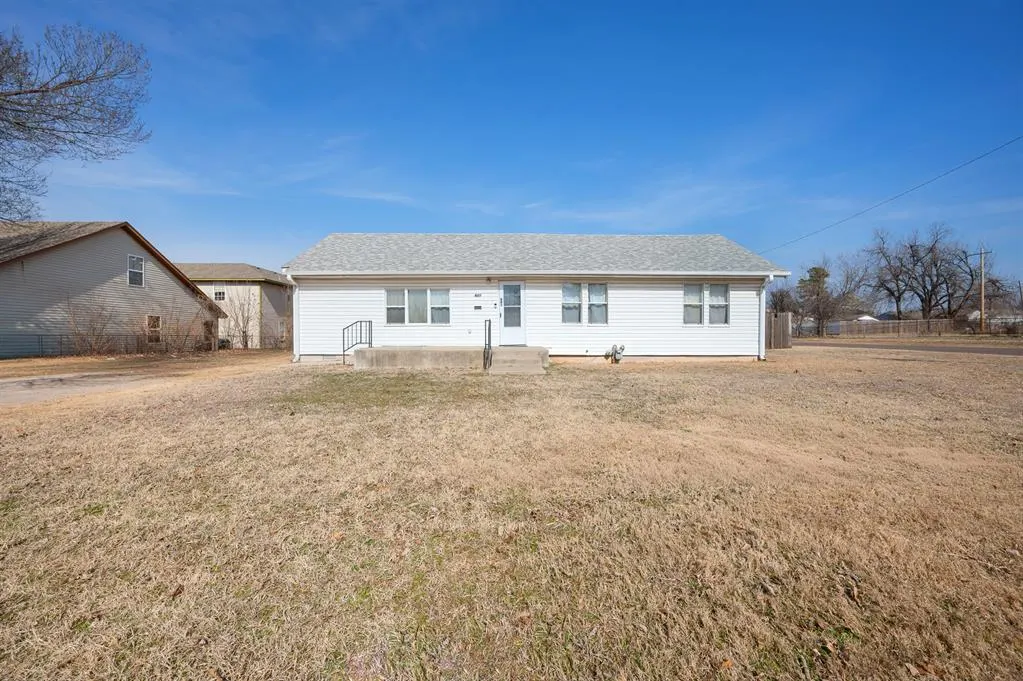 Front exterior — 601 W Main Street, Edmond, OK 73003