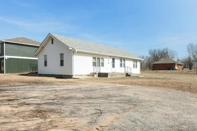 Photo 2 — 601 W Main Street, Edmond, OK 73003