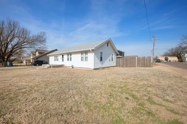 Photo 3 — 601 W Main Street, Edmond, OK 73003