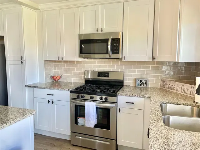 Photo 4 — 4711 N Grove Avenue, Warr Acres, OK 73122