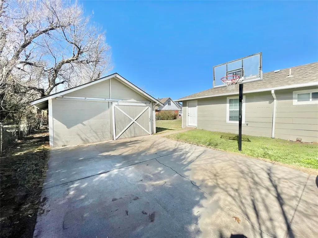 Photo 17 — 4711 N Grove Avenue, Warr Acres, OK 73122