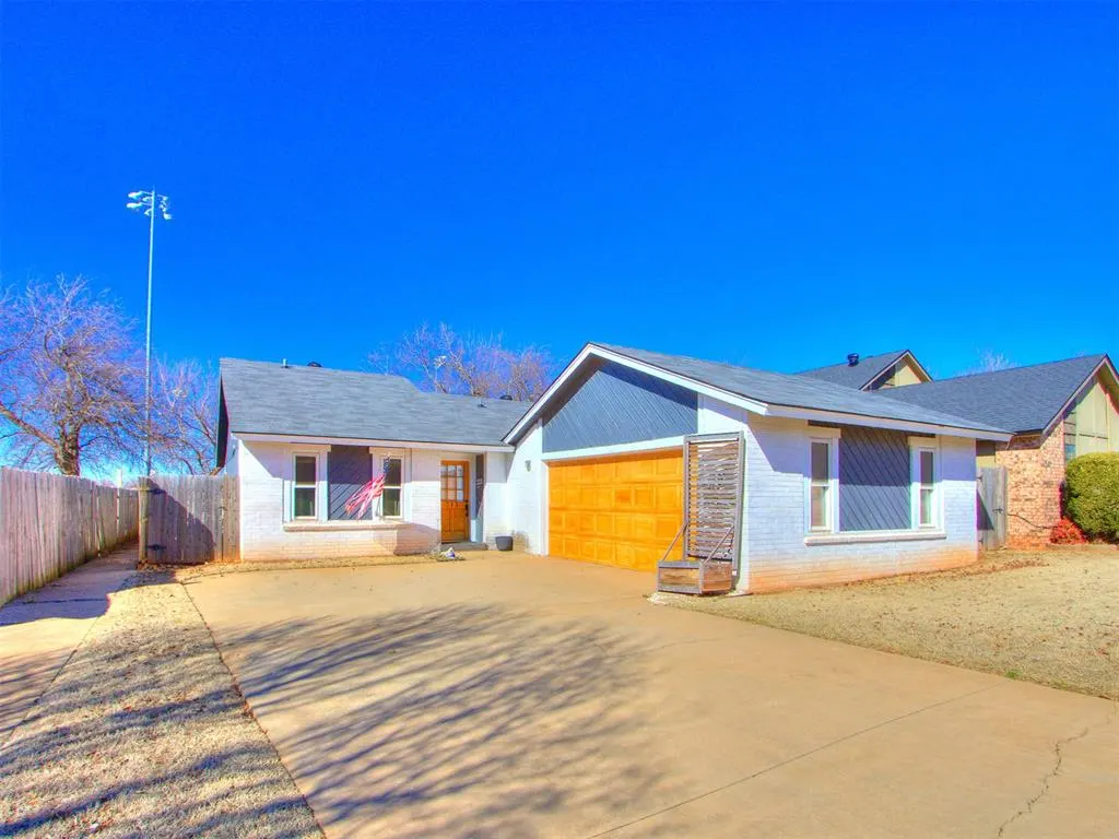 Front exterior — 713 Lapwing Road, Edmond, OK 73003