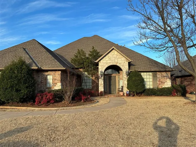 Photo 2 — 11005 Winelake Drive, Oklahoma City, OK 73170