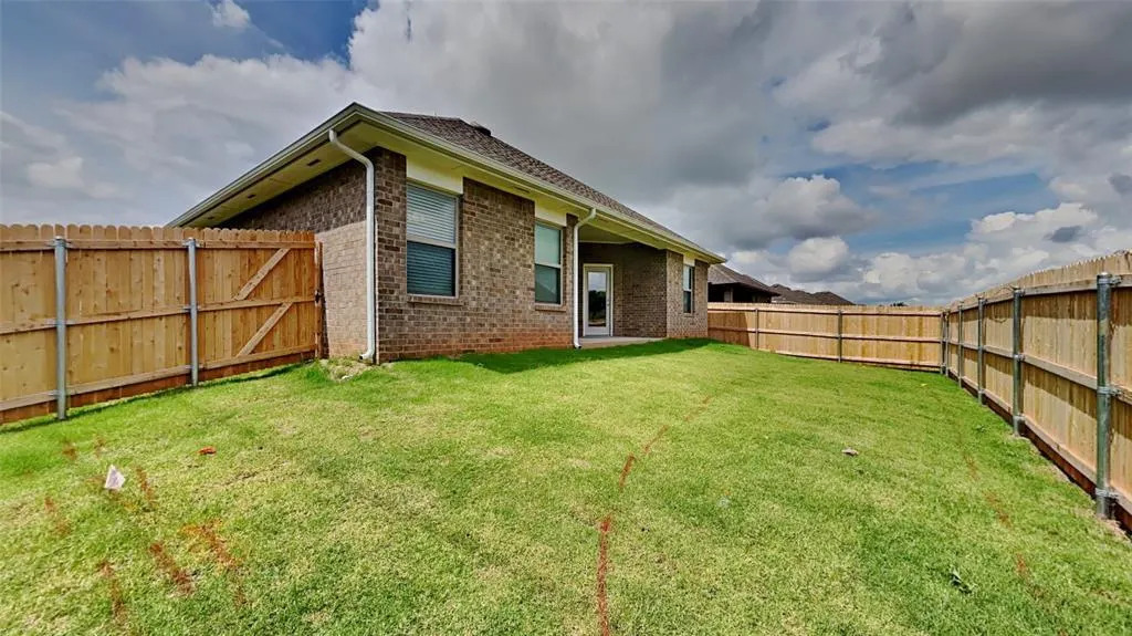 Photo 16 — 7013 Labelle Drive, Warr Acres, OK 73132