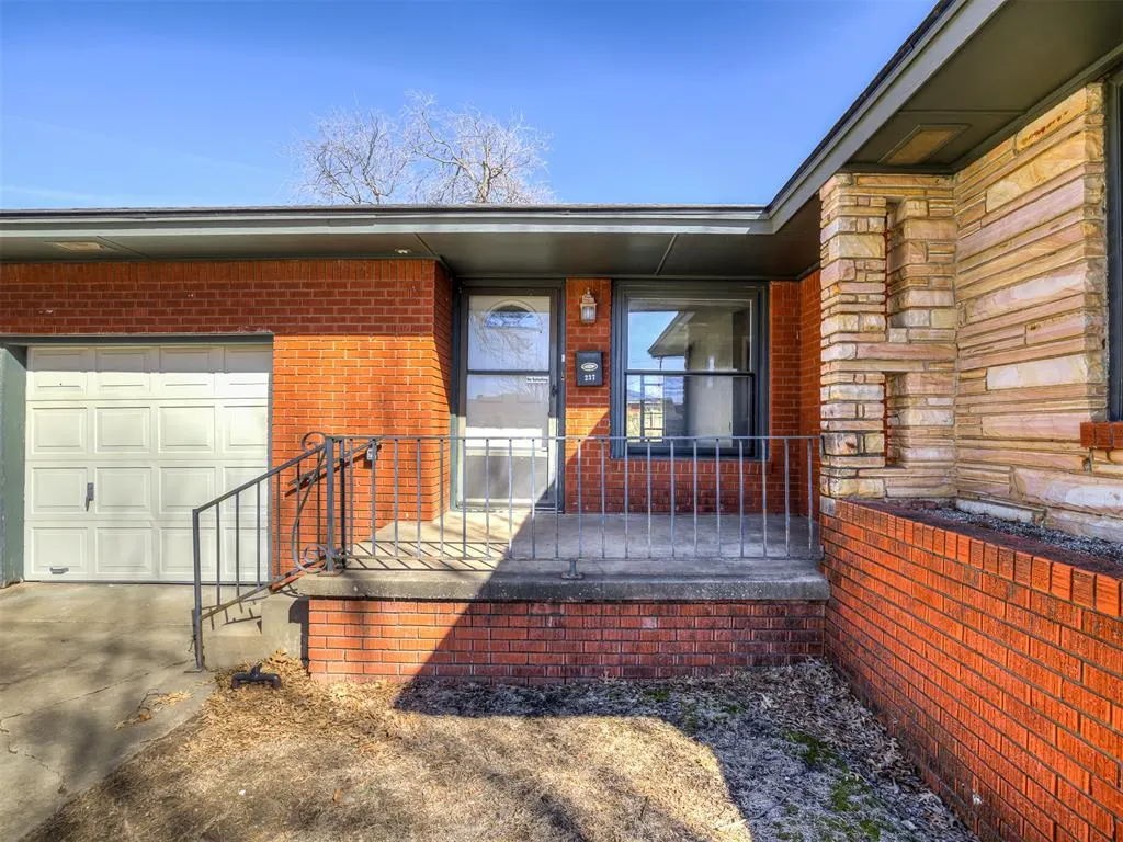 Photo 3 — 237 W Rose Drive, Midwest City, OK 73110
