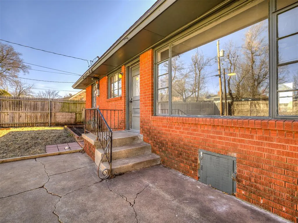 Photo 8 — 237 W Rose Drive, Midwest City, OK 73110