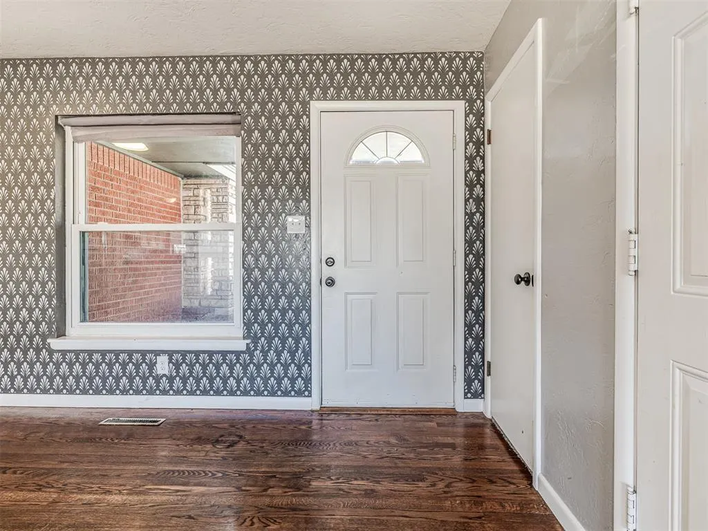Photo 9 — 237 W Rose Drive, Midwest City, OK 73110