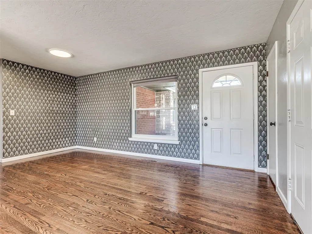 Photo 10 — 237 W Rose Drive, Midwest City, OK 73110