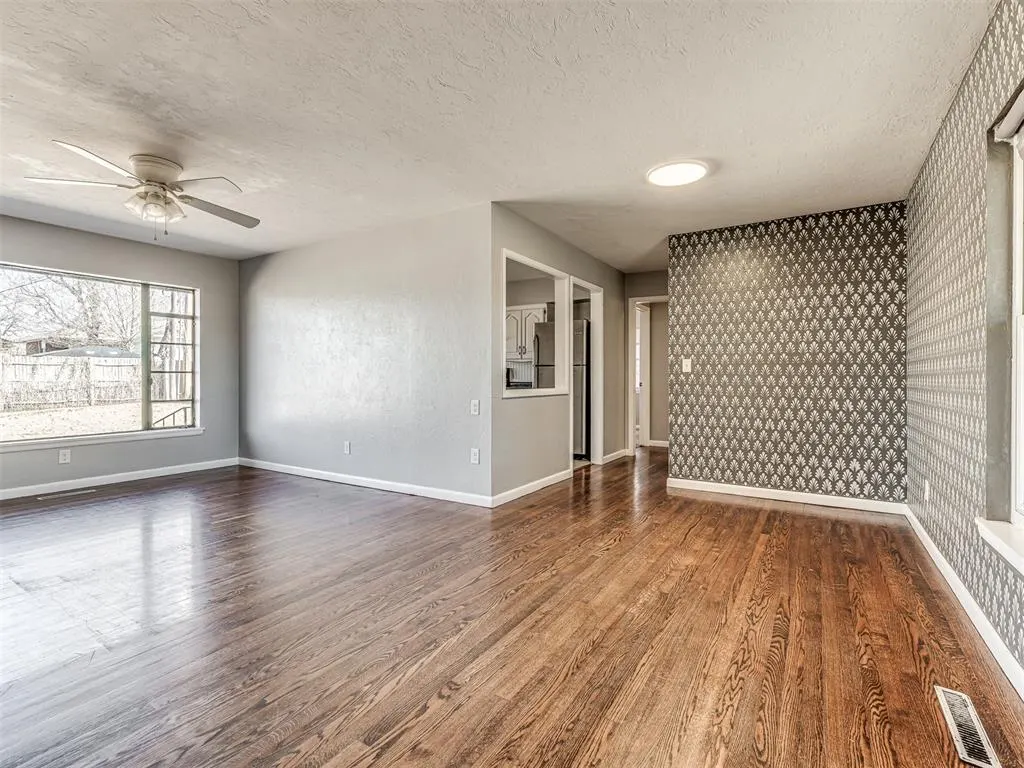 Photo 11 — 237 W Rose Drive, Midwest City, OK 73110