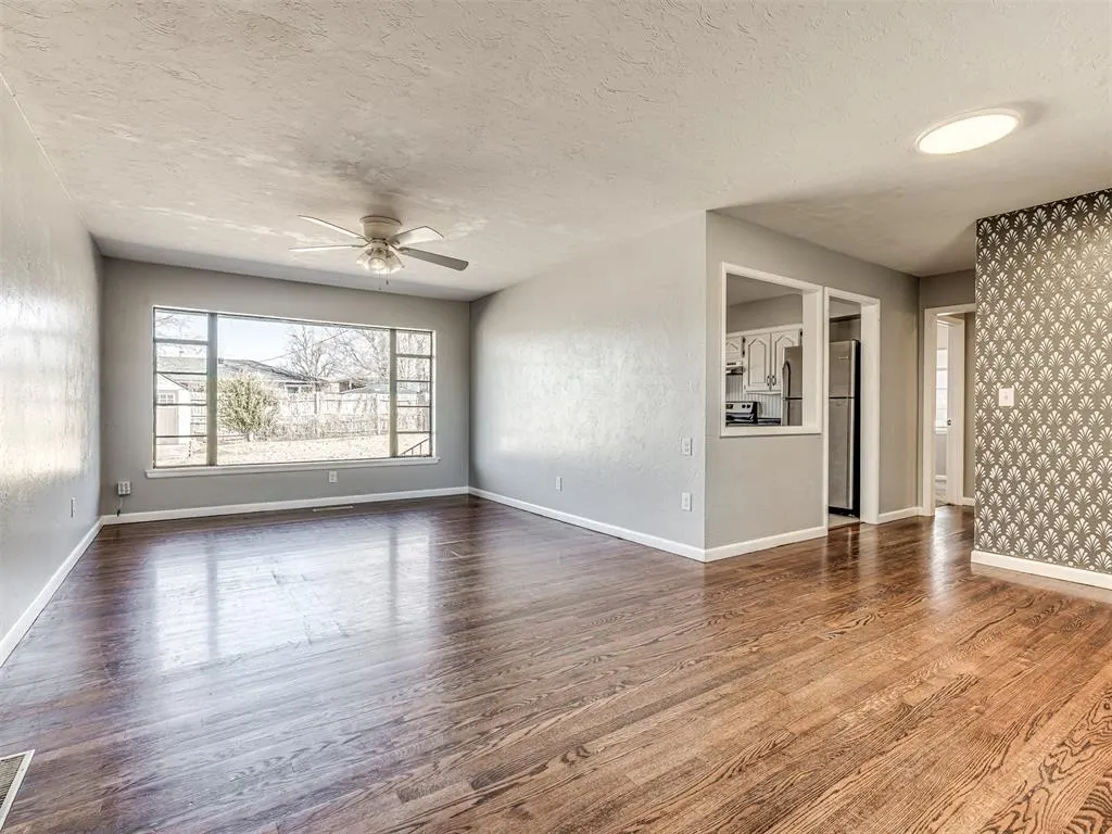 Photo 12 — 237 W Rose Drive, Midwest City, OK 73110