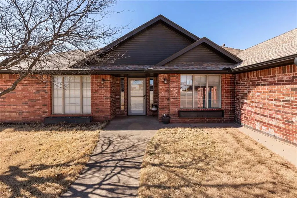 Photo 3 — 1014 N Marion Avenue, Hinton, OK 73047