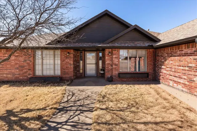 Photo 3 — 1014 N Marion Avenue, Hinton, OK 73047