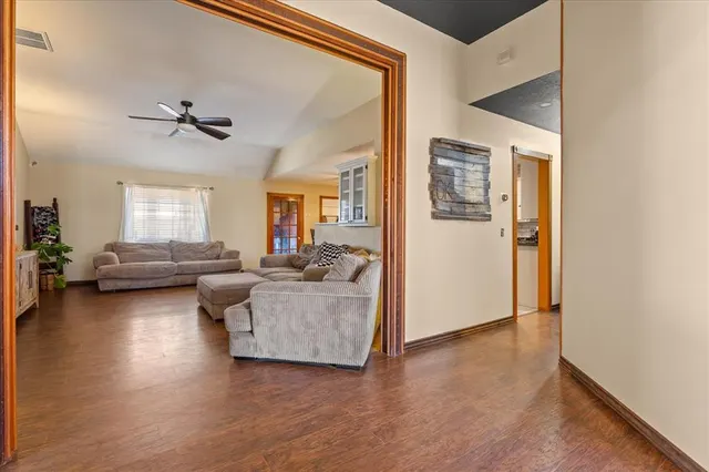 Photo 4 — 1014 N Marion Avenue, Hinton, OK 73047