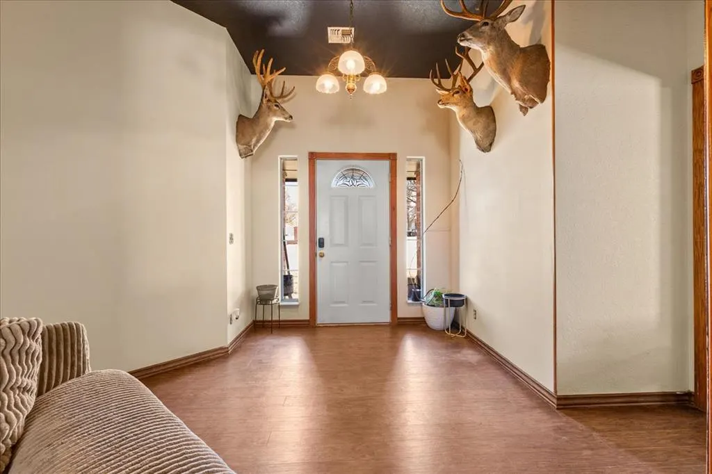 Photo 5 — 1014 N Marion Avenue, Hinton, OK 73047