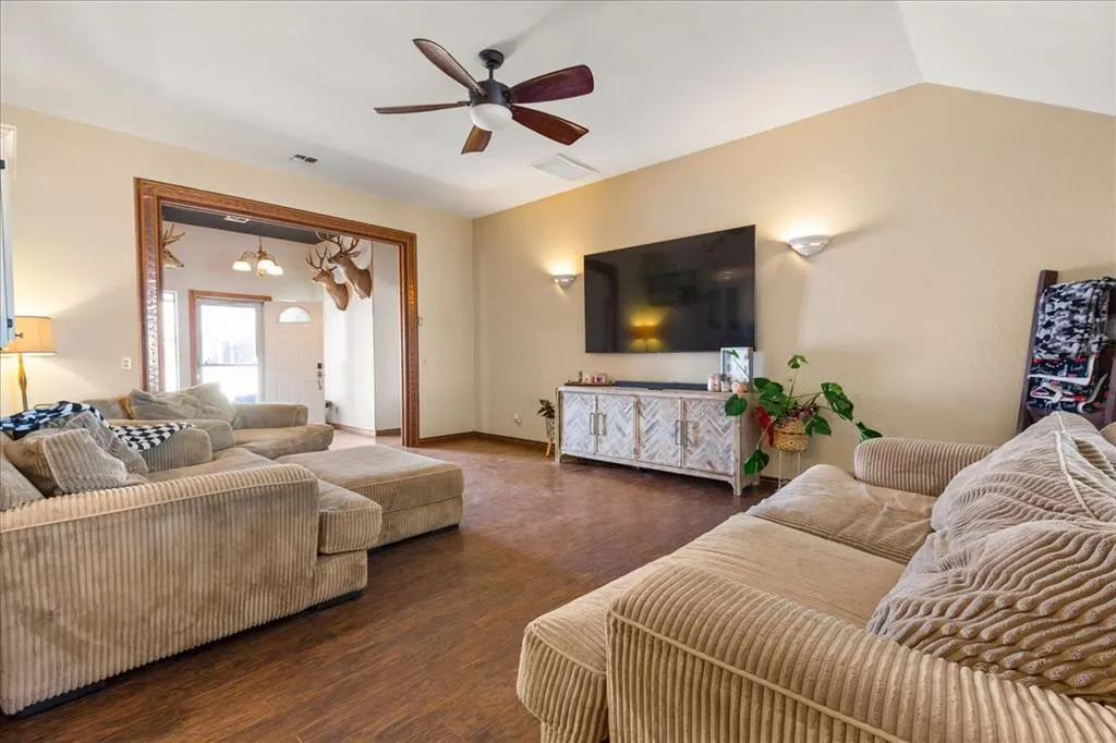 Photo 6 — 1014 N Marion Avenue, Hinton, OK 73047